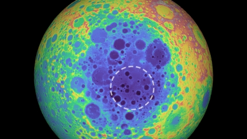 Под лунным кратером обнаружена огромная железная масса TheBigTheOne.com_1204