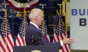video-appears-to-show-biden-as-he-shakes-the-hand-of-an-invisible-man-750x445.jpg